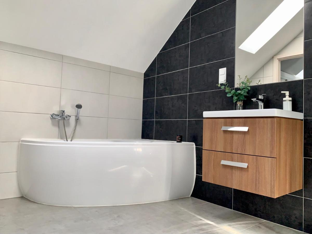Apartament Penthouse Z Widokiem Na Sniezke I Prywatnym Parkingiem - By Spaceapart Jelení Hora Exteriér fotografie